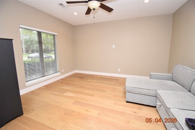 Photo - 421 Creekside Dr