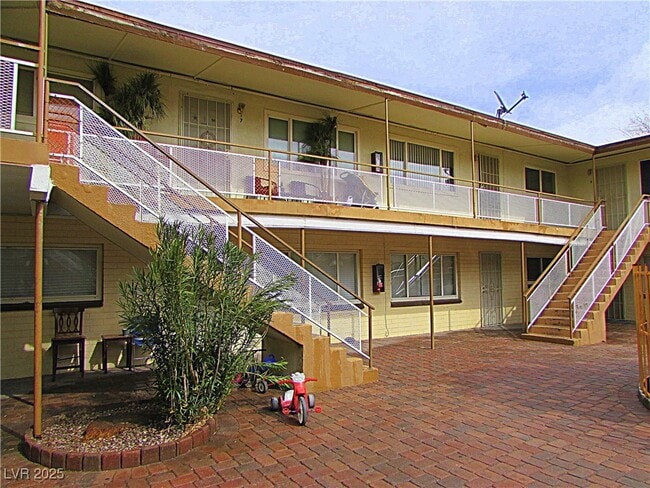 Building Photo - 1904 Rexford Dr Unit 3 Rental