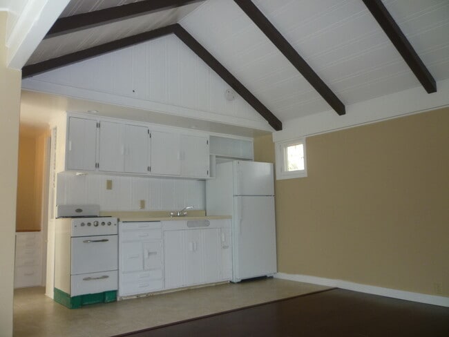 Building Photo - Studio House Blocks from CSUC!