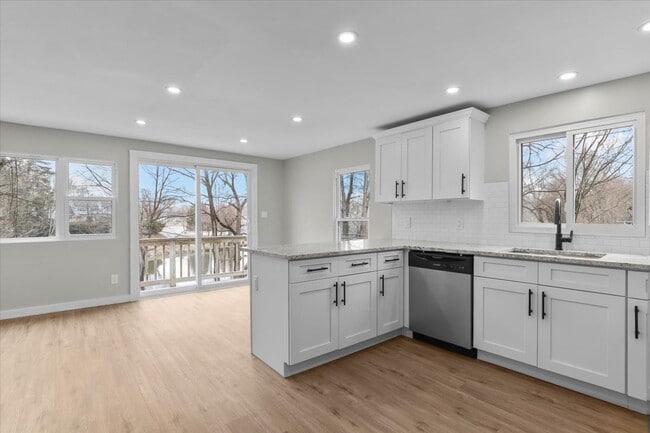 Photo - 8 Teatown Ct