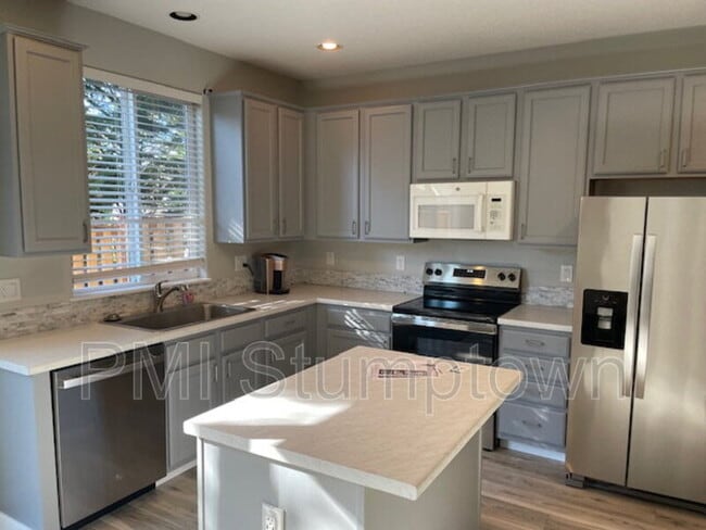 Photo - 16140 NW Fescue Ct