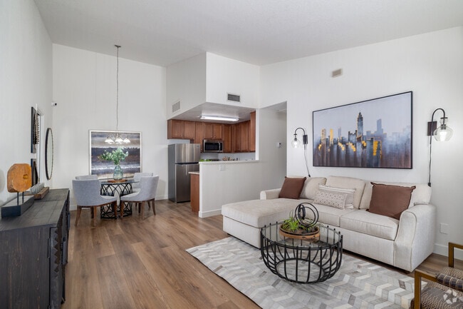 2BR, 2BA - 955SF - Living Room/Dining Room
