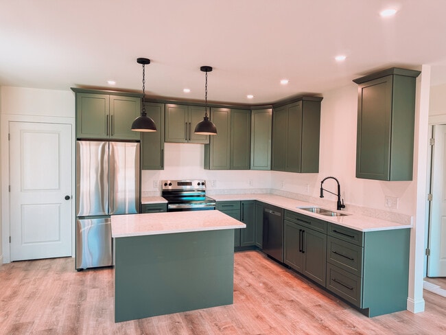 Building Photo - 99 King Rd Unit 99 1