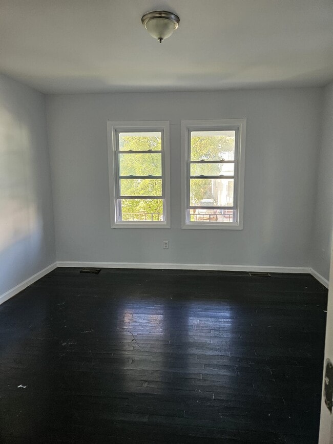 31 Ellen St