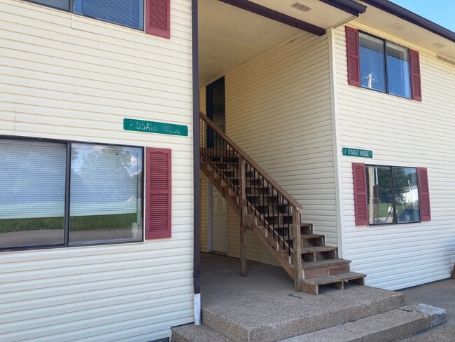 Building Photo - 1 Bedroom 1 Bathroom Apartment! Unit 17 Osage Ridge Rd #1