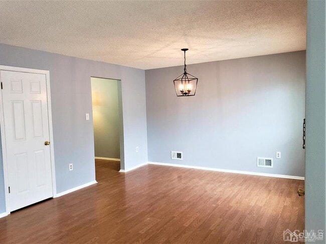 Photo - 19 Goodwin Dr