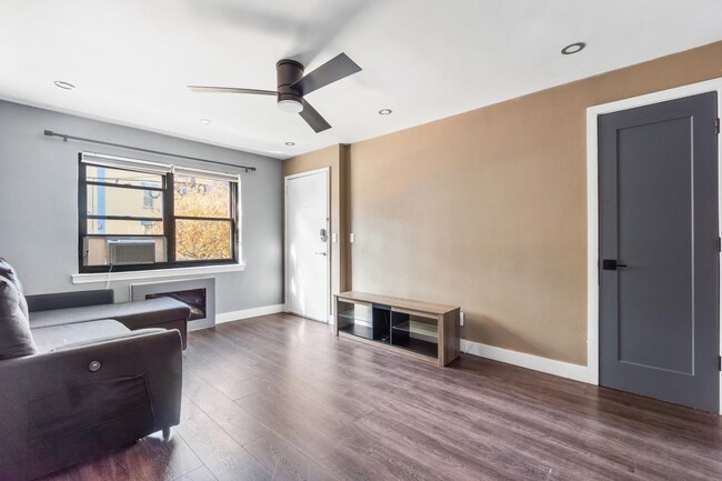 Building Photo - 99 W 2nd St Unit 103 Rental
