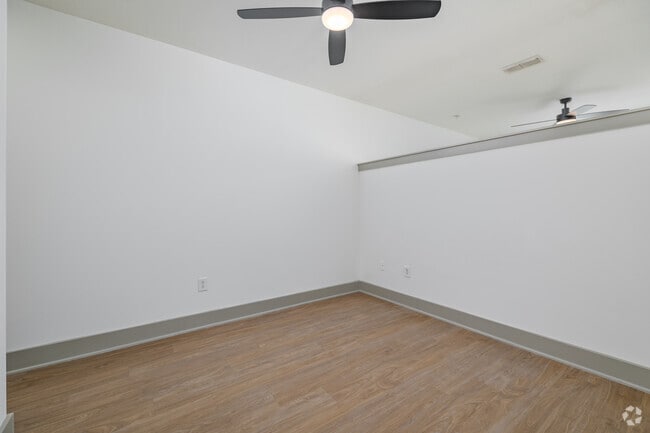 1BR, 1BA - 600SF - Bedroom