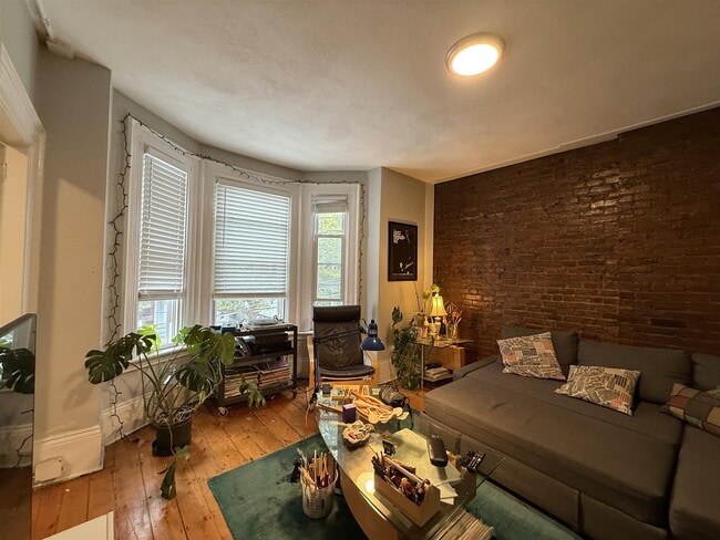 Building Photo - 7 School St Unit 2 Rental