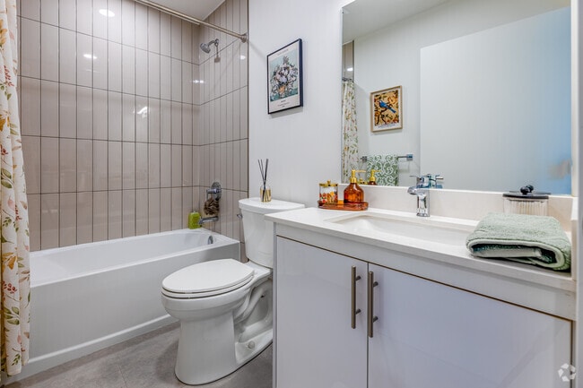 1BR + Den, 2BA - 734SF - Bathroom - 3030 Pharmacy Avenue