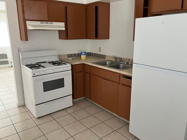 Building Photo - W 13th Unit 928 W 13th St