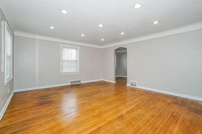 Photo - 651 Voelker Ave