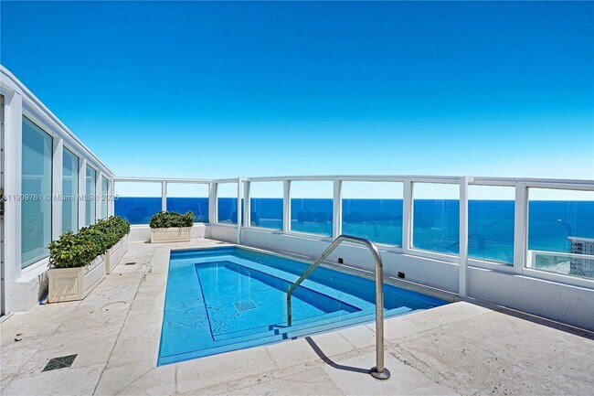 Building Photo - 4401 Collins Ave Unit PH South