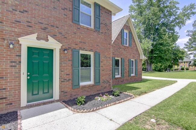 Photo - 180 Fairfield Cir
