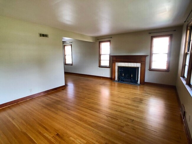 Photo - WOODLAND - Brick, 2 Bedroom Duplex, Move-In Ready! Unit 600