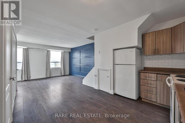 Photo - 592 Marlee Ave