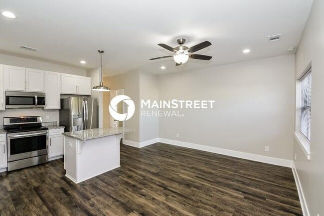 Photo - 2 Bedroom Pet-Friendly Home in Lebanon, TN with Main Street Renewal