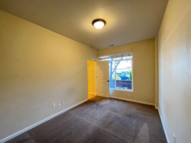 Photo - Beautiful 2 Bed + 2.5 Bath+ Bonus room Tow...