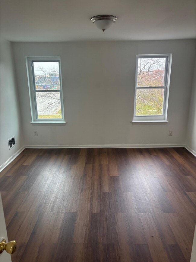 Photo - 545 Mosher St