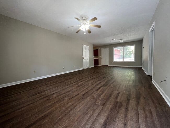 Photo - 212 Henderson St