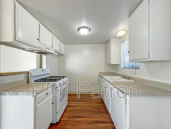 Photo - 1935 E 52nd St Unit Apt 2
