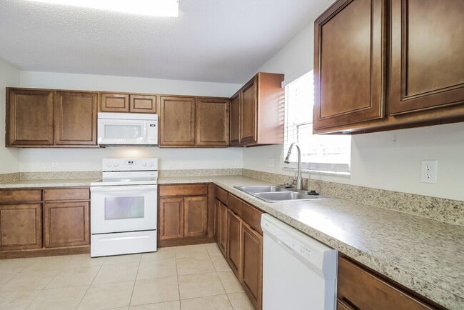 Photo - 3137 Holland Dr