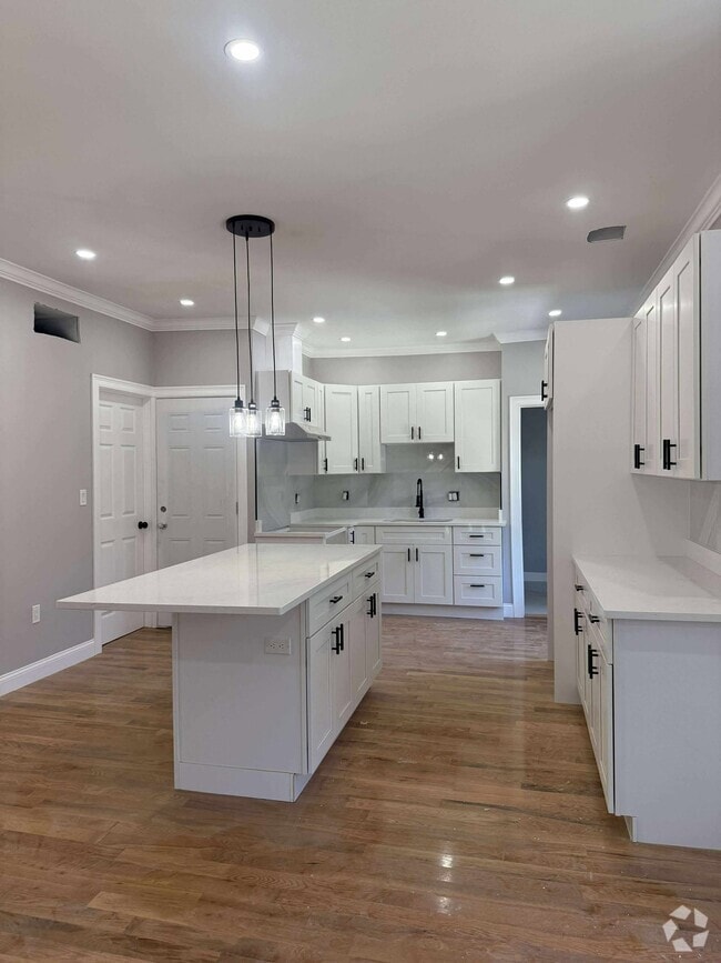 Building Photo - 7 Woodale Ave Unit 2 Rental
