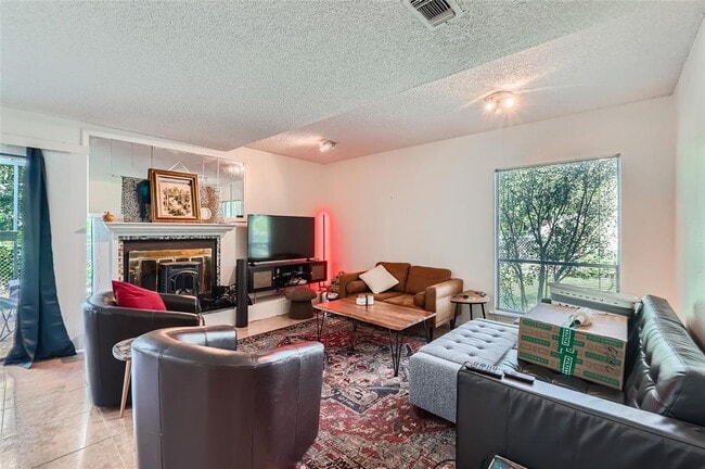 Photo - 6810 Thorncliffe Dr