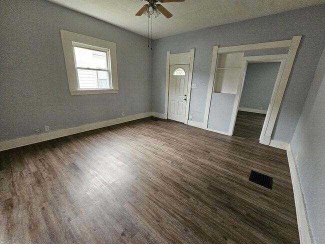 Photo - 912 W 3rd St