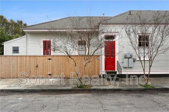 Photo - 2501 Burgundy St