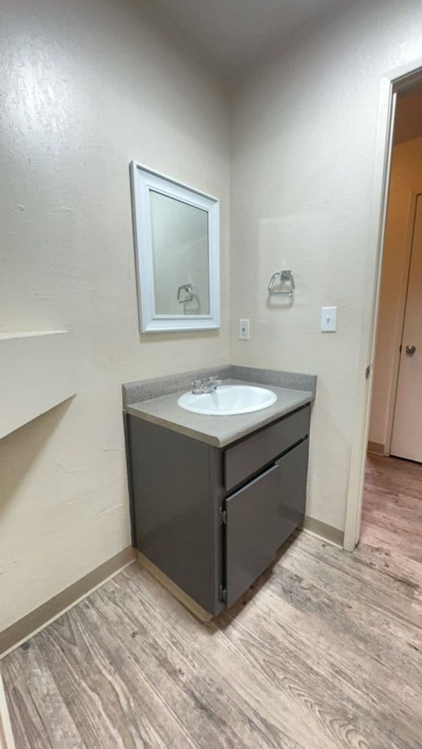 Photo - 2350 Pinedale Ave Unidad 2350-1