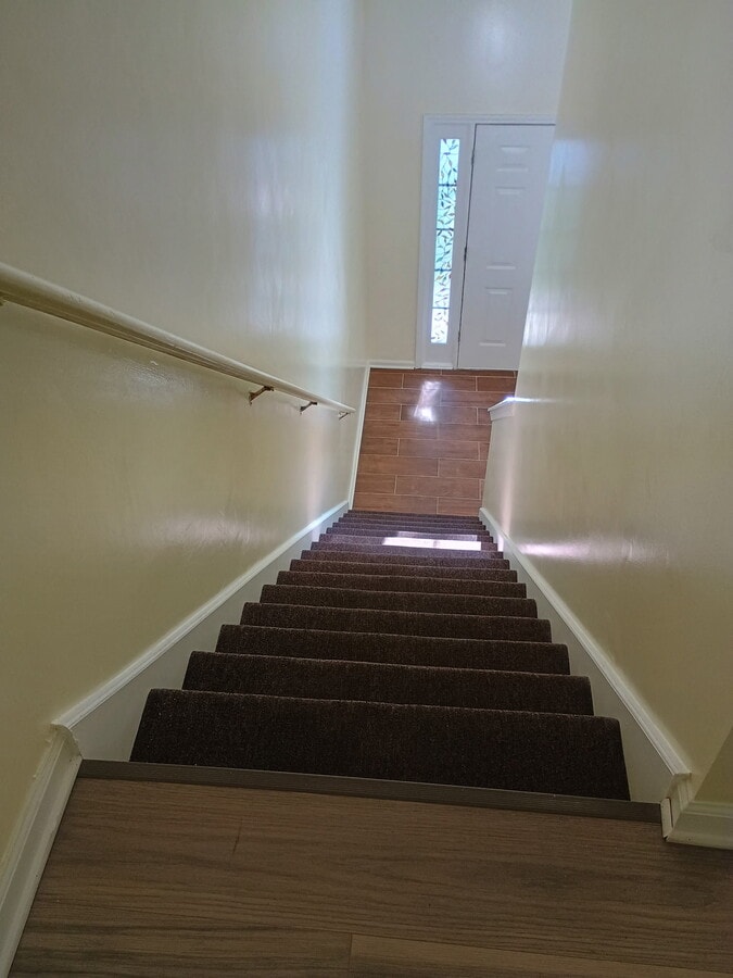 Photo - 1061 Scott St SE