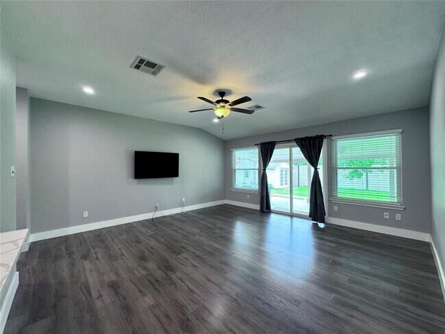 Photo - 1212 Leah Ln