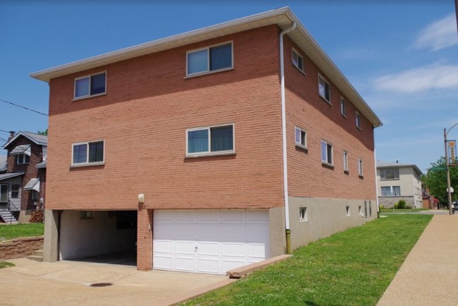 Garage Parking - 5400 Eichelberger St Apartment Unit 1