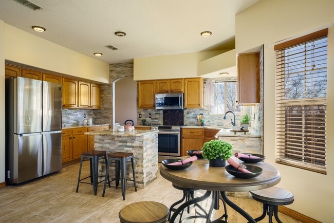 Photo - 11001 Alta Dr NW