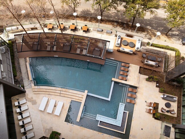 Building Photo - The Taylor