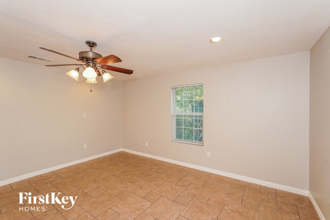 Photo - 916 Meadow Park Dr