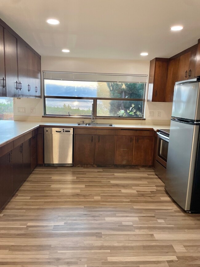 cocina con vista al sonido - 2129 NW 201st St