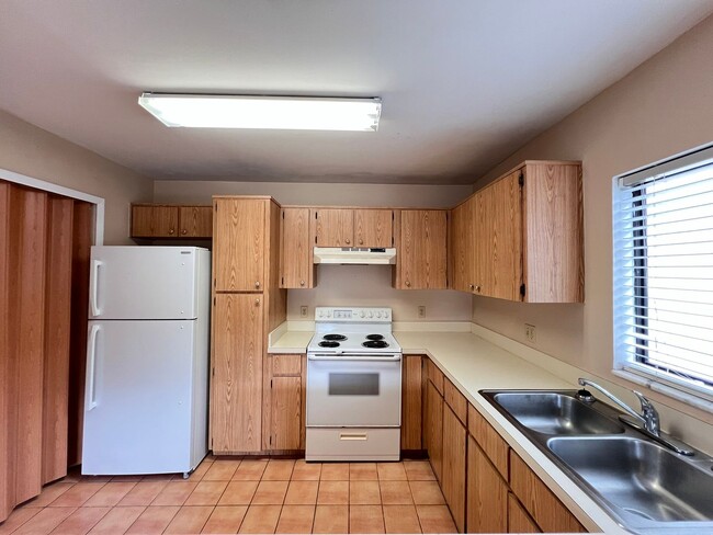 Photo - Great townhouse -  available now!