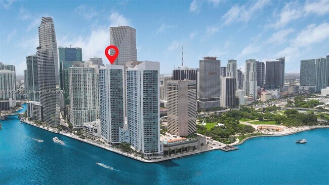Edificio - 325 S Biscayne Blvd