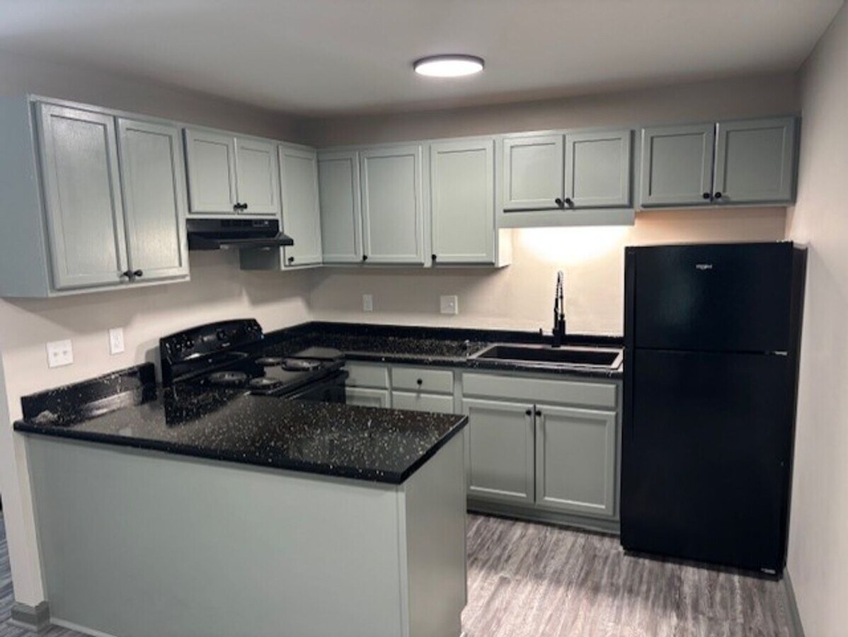 Photo - Camden Pointe Apartments Unit 608 D