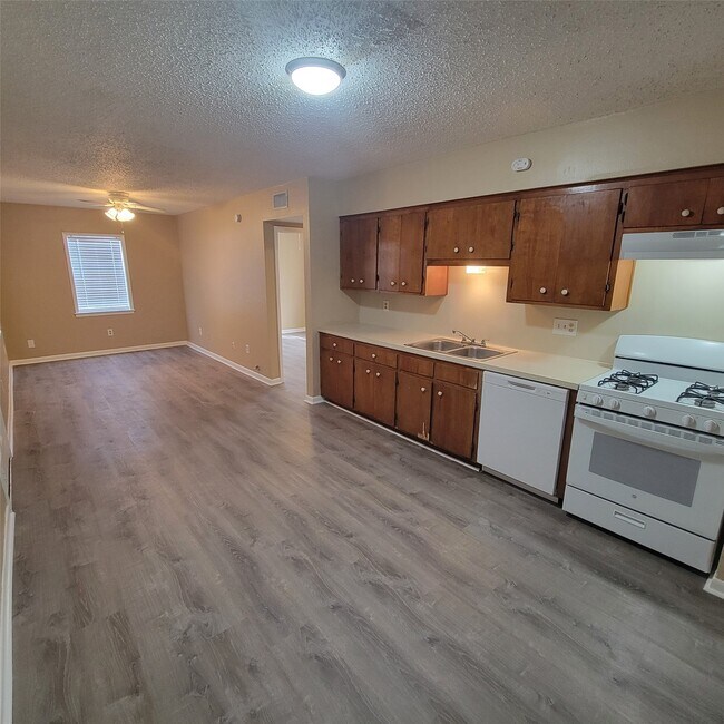 Photo - 802 Avenue K Ave Unit 2