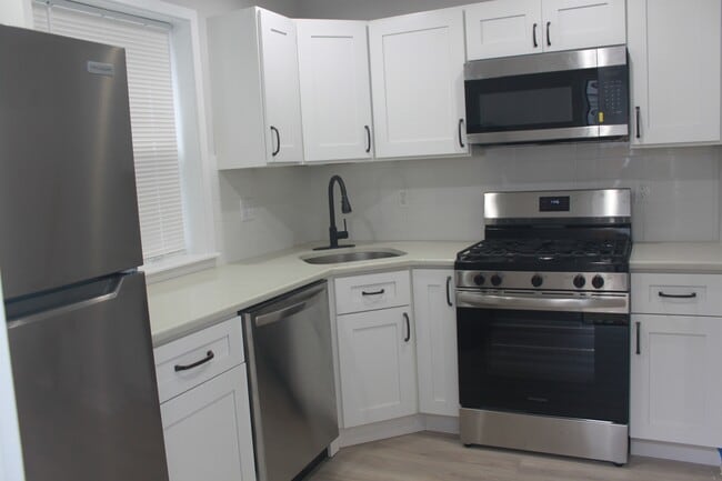 Photo - 3355 Argyle St