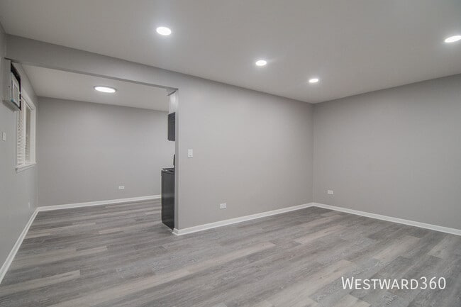 Photo - 3249 N Keeler-GW Unidad GW