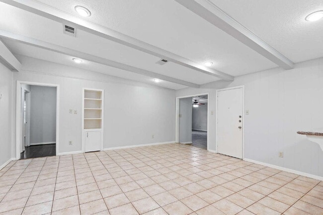 Photo - 118 E Thornton Rd