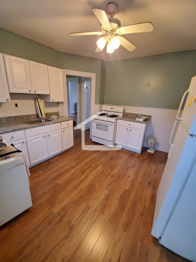 48 Fairbanks St Unit 3
