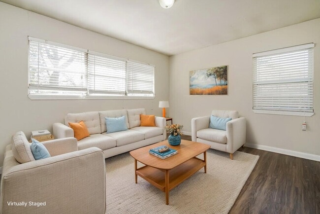 Photo - 640 Oakdale Dr