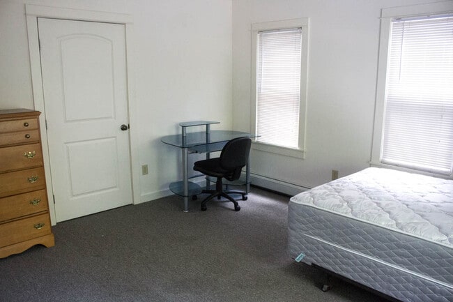 Photo - 211 Williams St