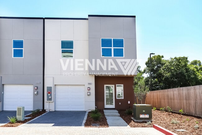 Building Photo - 8084 Quiet Knolls Dr