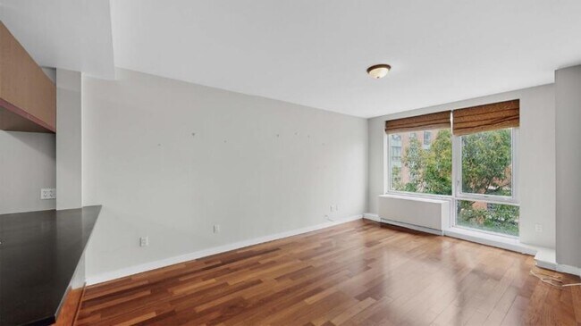 Building Photo - 1 bedroom in LONG ISLAND CITY NY 11101 Unit 2N Rental